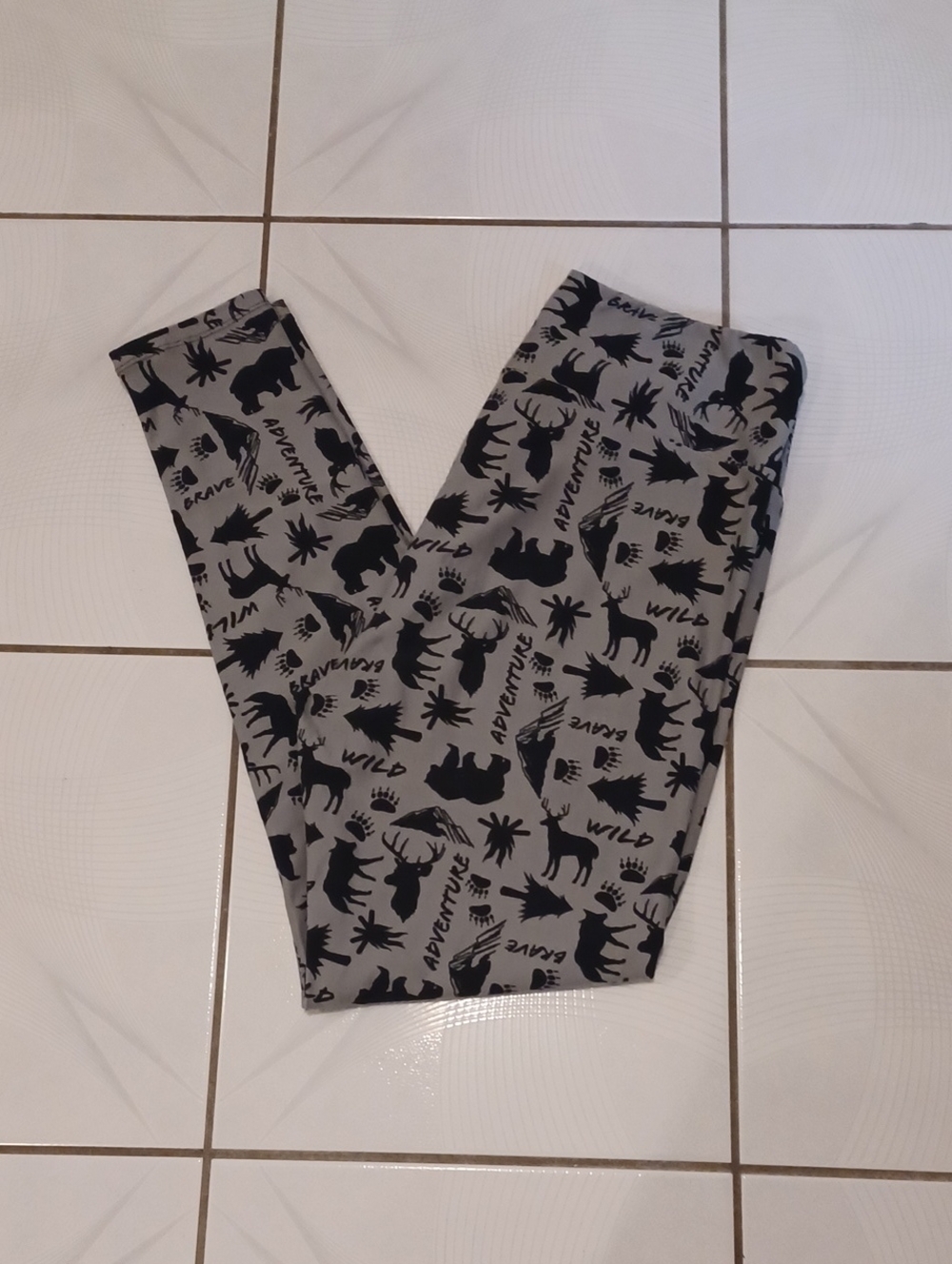 4/$60 LuLaRoe Gray & Black Forest Print Leggings - Size TC (Fits US12-18)